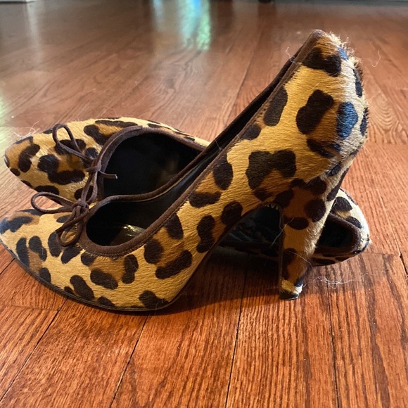 Gorgeous Leopard print stilettos BCBGMaxAzria - never worn outside the house - Picture 1 of 7